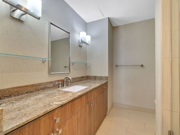 5000 Montrose Boulevard 18C, Houston TX 77006