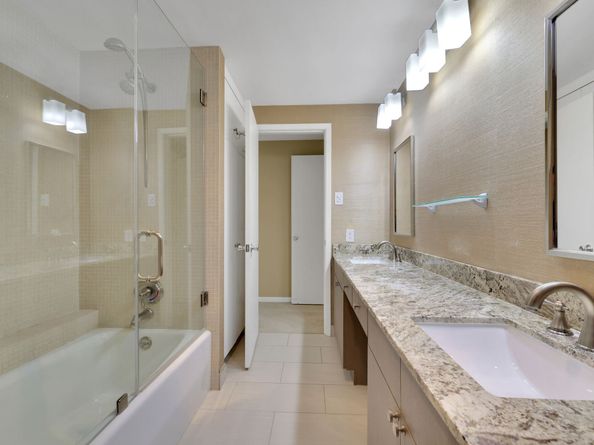 5000 Montrose Boulevard 18C, Houston TX 77006