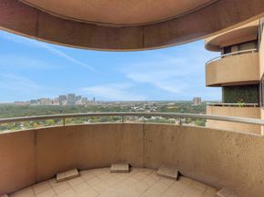 5000 Montrose Boulevard 18C, Houston TX 77006