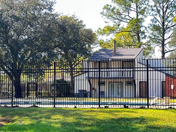 12024B Mighty Oak Drive, Houston TX 77066