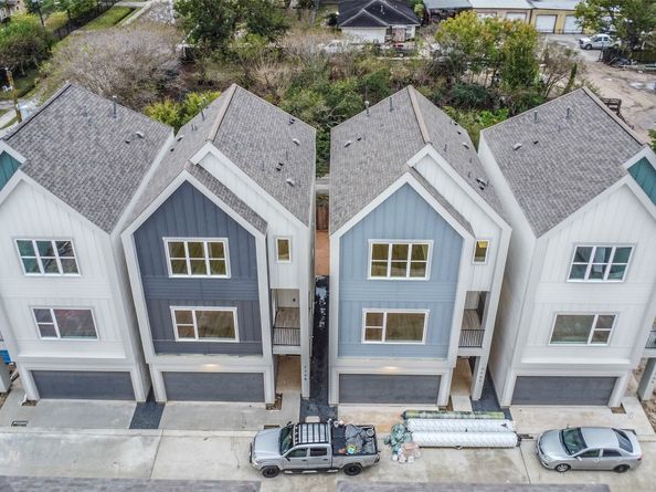 7705 Earl Rudder Way, Houston TX 77055