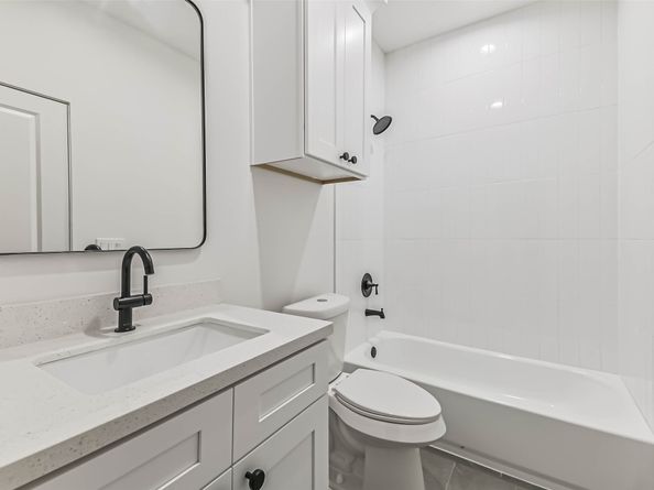 7705 Earl Rudder Way, Houston TX 77055