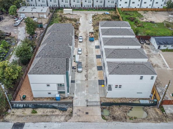 7705 Earl Rudder Way, Houston TX 77055