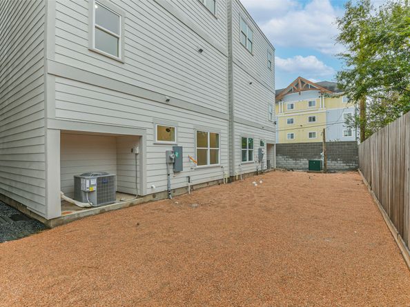 7705 Earl Rudder Way, Houston TX 77055