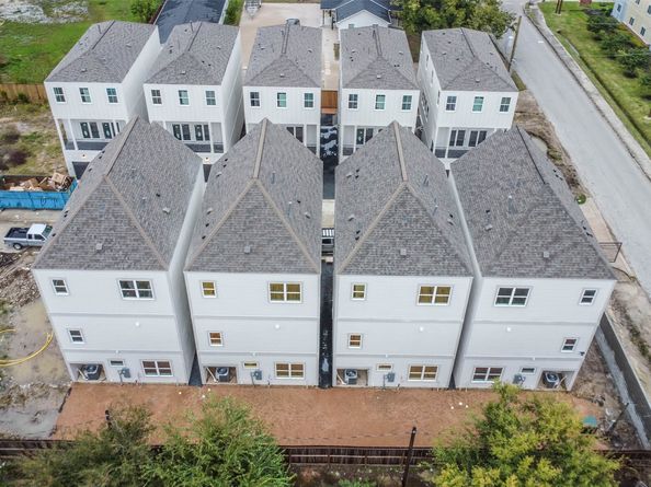 7705 Earl Rudder Way, Houston TX 77055