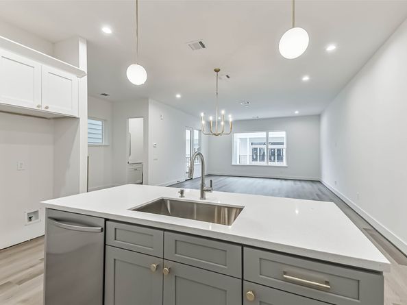 7705 Earl Rudder Way, Houston TX 77055