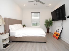 1262 N Post Oak Road B, Houston TX 77055