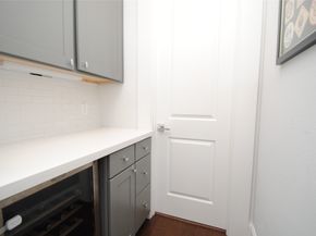 1262 N Post Oak Road B, Houston TX 77055