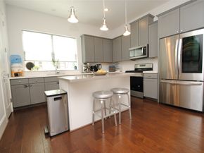 1262 N Post Oak Road B, Houston TX 77055