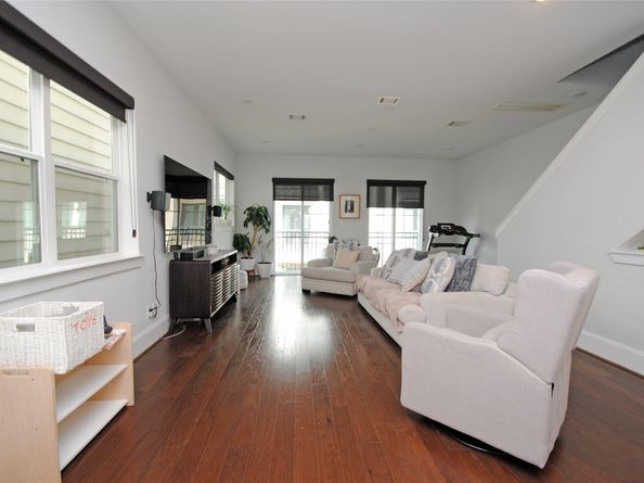 1262 N Post Oak Road B, Houston TX 77055