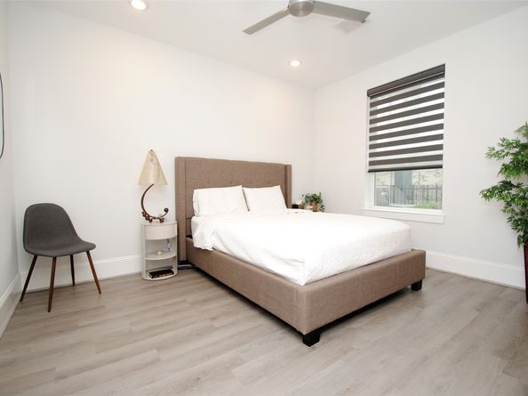 1262 N Post Oak Road B, Houston TX 77055