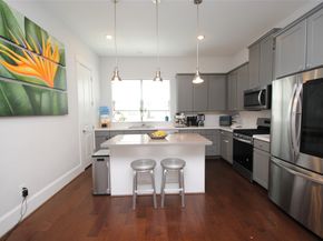 1262 N Post Oak Road B, Houston TX 77055