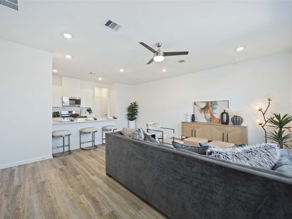 5918 Manning Oaks Street, Houston TX 77091