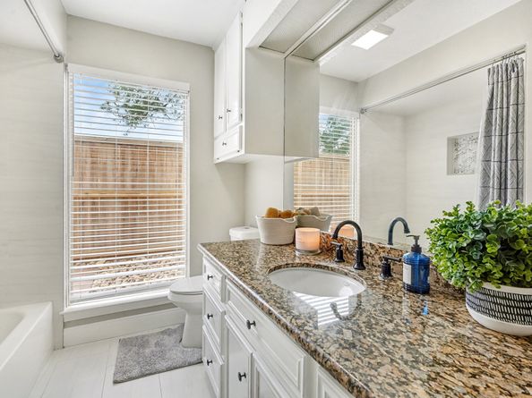 1922 Pepper Hill Way, Houston TX 77058