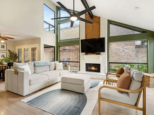 1922 Pepper Hill Way, Houston TX 77058