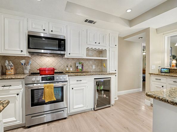 1922 Pepper Hill Way, Houston TX 77058