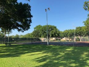 1922 Pepper Hill Way, Houston TX 77058