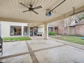 1922 Pepper Hill Way, Houston TX 77058