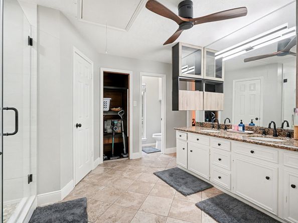 1922 Pepper Hill Way, Houston TX 77058