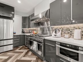6 Marquise Oaks Place, The Woodlands TX 77382
