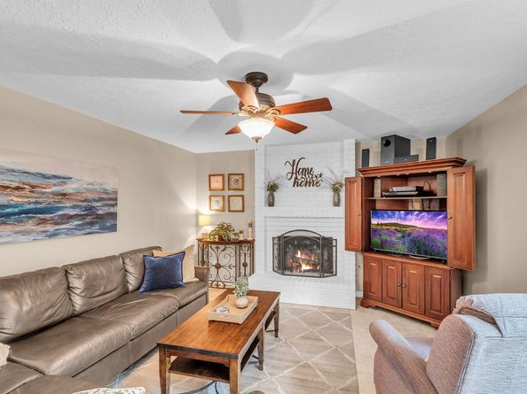 18 S Cypress Pine Drive, The Woodlands TX 77381