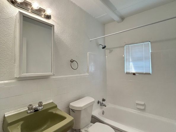 2717 Hadley Street 16, Houston TX 77004