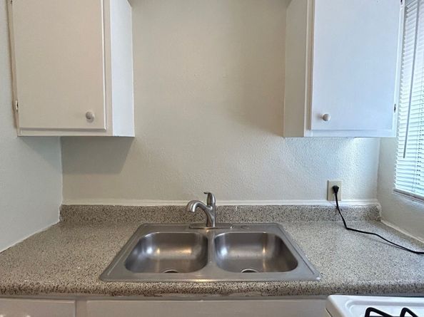 2717 Hadley Street 16, Houston TX 77004