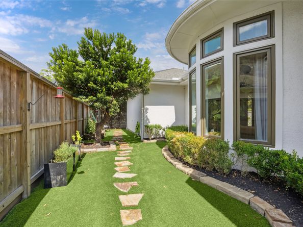 5310 Woodway Drive, Houston TX 77056