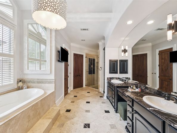 5310 Woodway Drive, Houston TX 77056