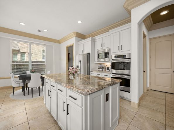 27 Tioga Place, Tomball TX 77375