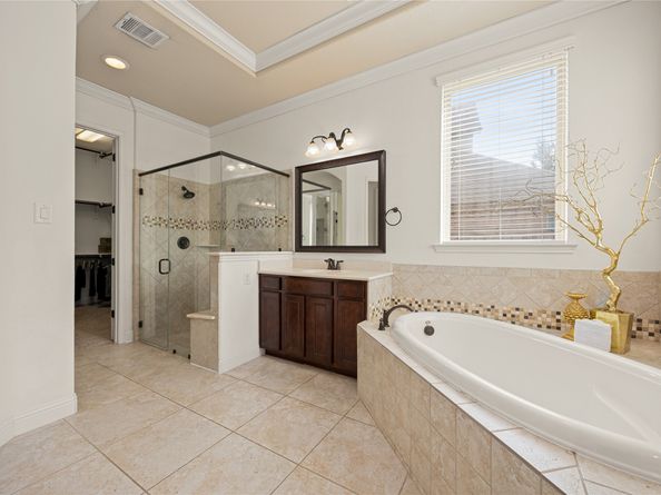 27 Tioga Place, Tomball TX 77375