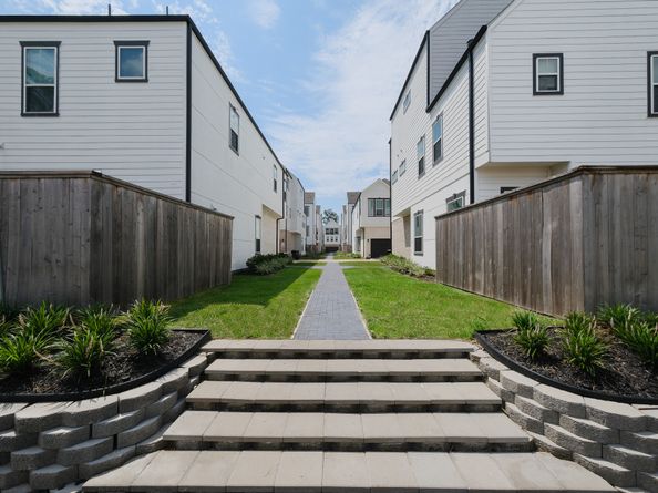 5502C Wheatley Street, Houston TX 77091