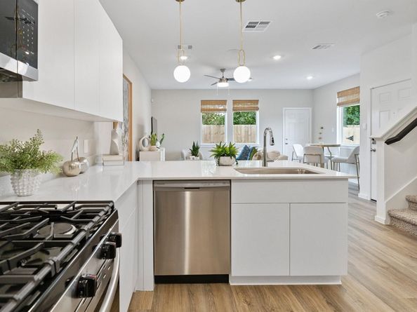 5916 Manning Oaks Street, Houston TX 77091