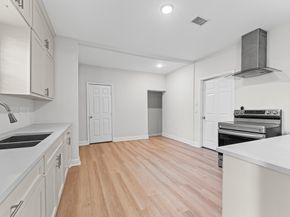 320 Delaware Street, Houston TX 77029