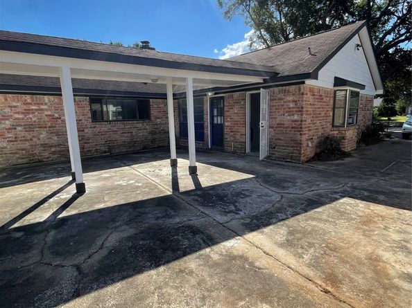 8711 S Dairy Ashford Road, Houston TX 77099