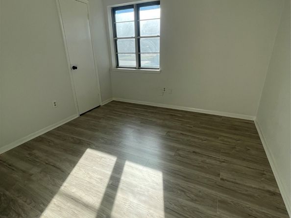 8711 S Dairy Ashford Road, Houston TX 77099