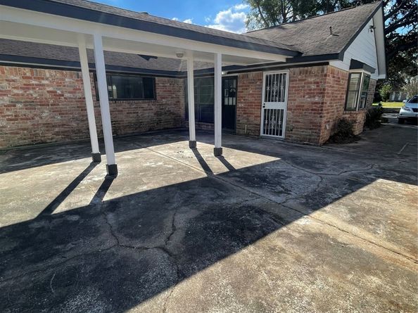 8711 S Dairy Ashford Road, Houston TX 77099