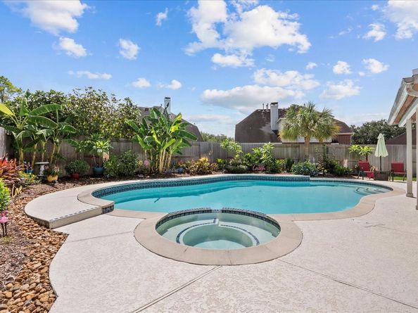 3005 Autumn Park Court, Friendswood TX 77546