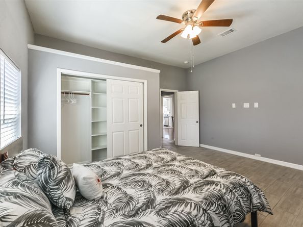 212 Clifton Street, Houston TX 77011