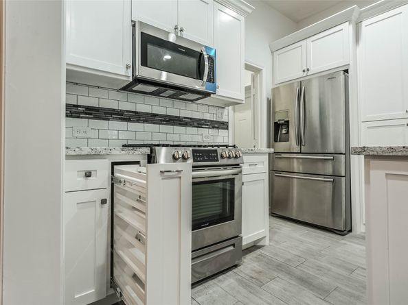 212 Clifton Street, Houston TX 77011