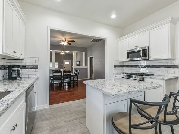 212 Clifton Street, Houston TX 77011