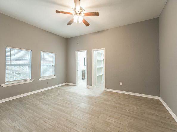 212 Clifton Street, Houston TX 77011