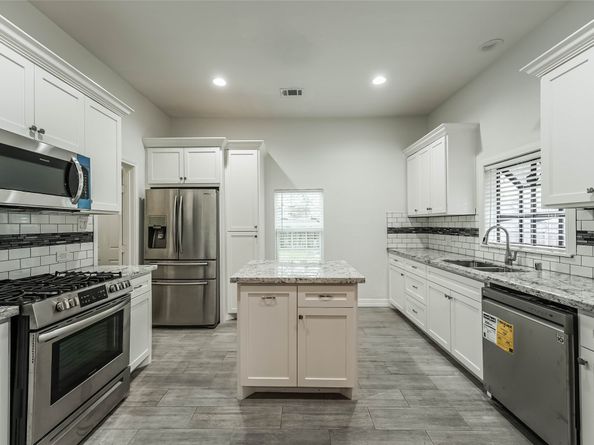 212 Clifton Street, Houston TX 77011