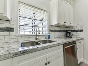 212 Clifton Street, Houston TX 77011