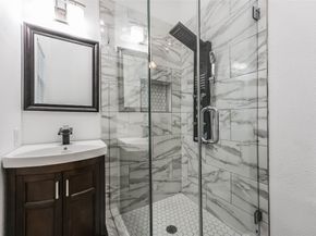 212 Clifton Street, Houston TX 77011