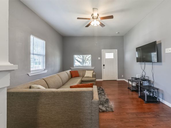 212 Clifton Street, Houston TX 77011