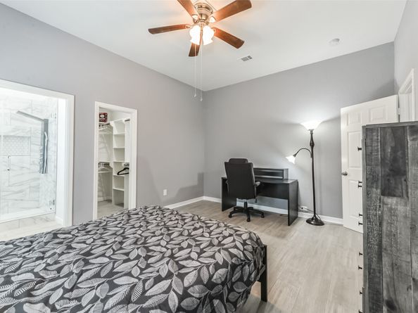 212 Clifton Street, Houston TX 77011