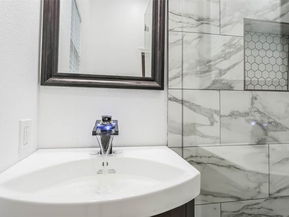 212 Clifton Street, Houston TX 77011