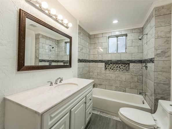 212 Clifton Street, Houston TX 77011