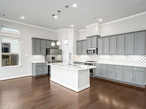 927 S Lacey Garden Loop, Houston TX 77018